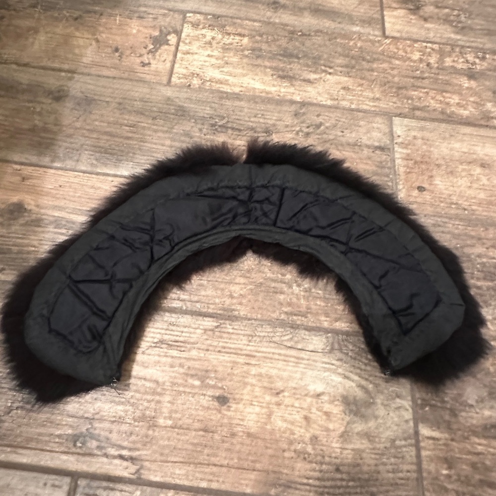 Black Faux Fur Collar - Picture 2 of 4